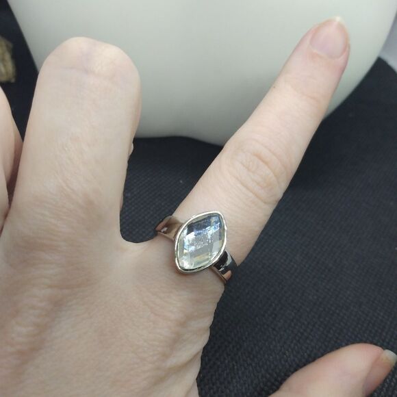 Size 6 crystal‎ ring - Picture 1 of 3